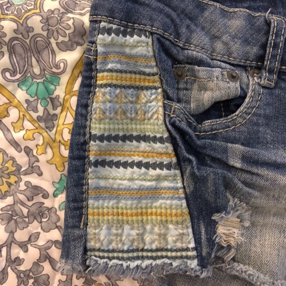 Pattern Jean Shorts - Picture 3 of 3